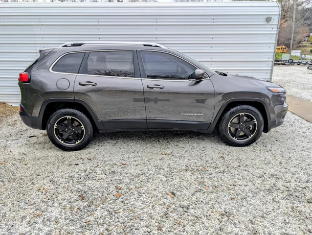 2015 Jeep Cherokee Latitude photo 2