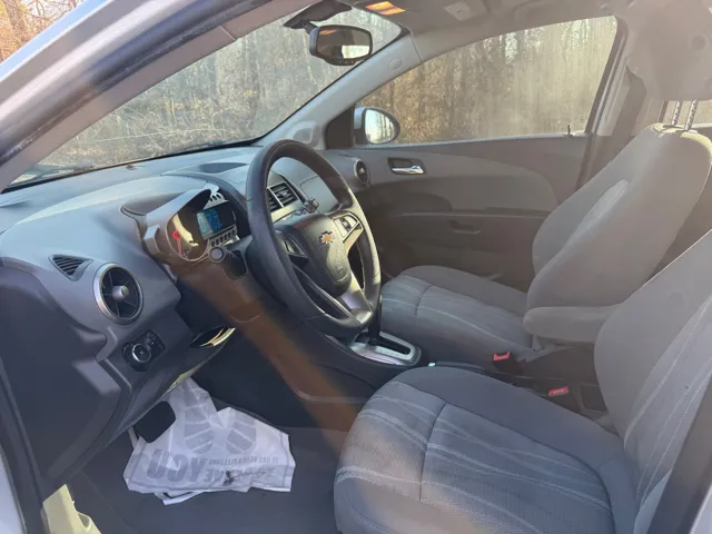 2015 Chevrolet Sonic LT - Photo 11