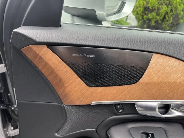 2023 Volvo XC90 Plus - Photo 27
