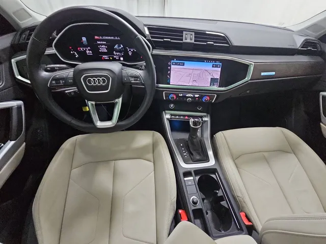 2022 Audi Q3 S line Plus 45 TFSI Premium photo 3
