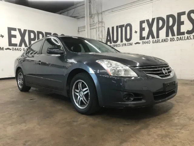 2010 Nissan Altima's photo