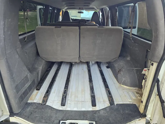 2016 Chevrolet Express Passenger LS - Photo 16