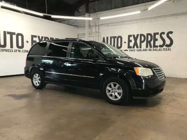 2009 Chrysler Town & Country's photo