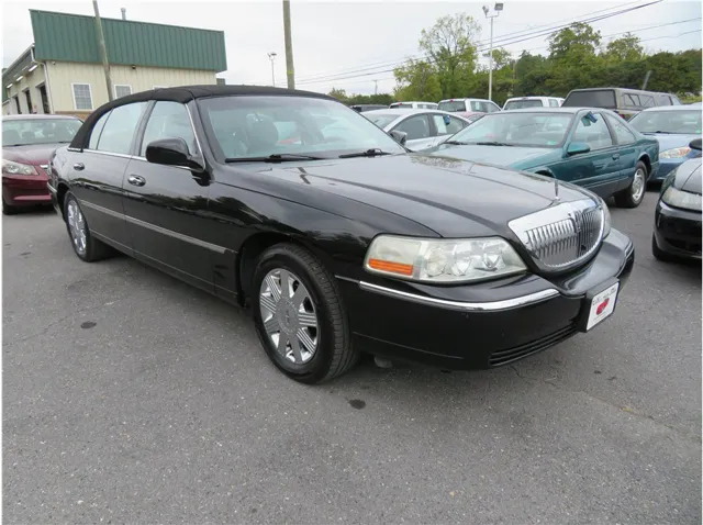 2005 Lincoln Town Car