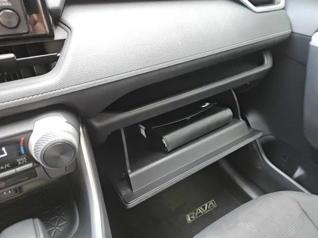 2019 Toyota RAV4 LE photo 16