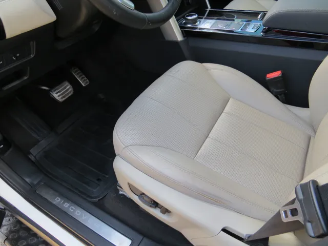 2018 Land Rover Discovery HSE photo 6