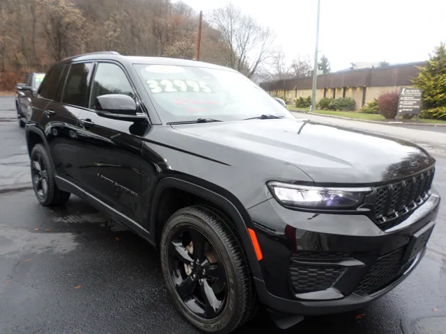 2023 Jeep Grand Cherokee Altitude's photo