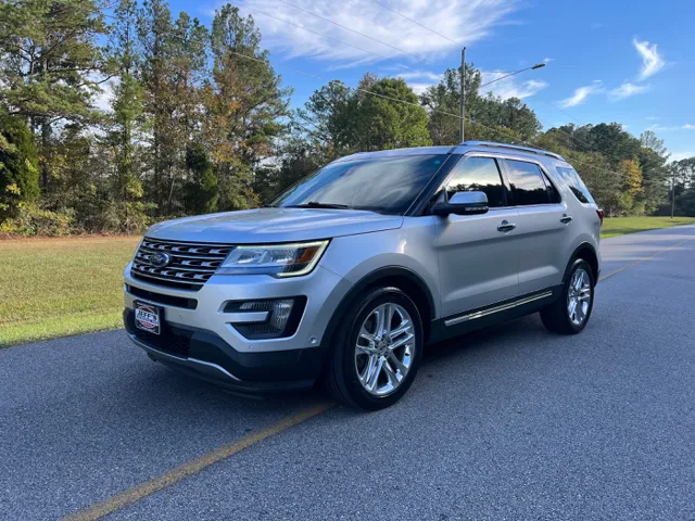 2016 Ford Explorer Limited's photo