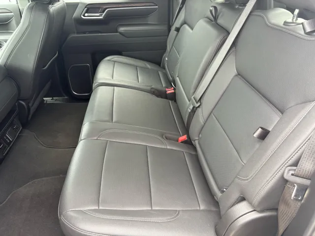 2025 GMC Sierra 1500 SLT - Photo 14