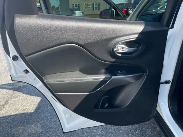 2020 Jeep Cherokee Latitude photo 8