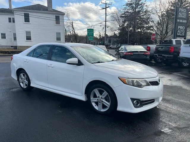 2012 Toyota Camry SE's photo