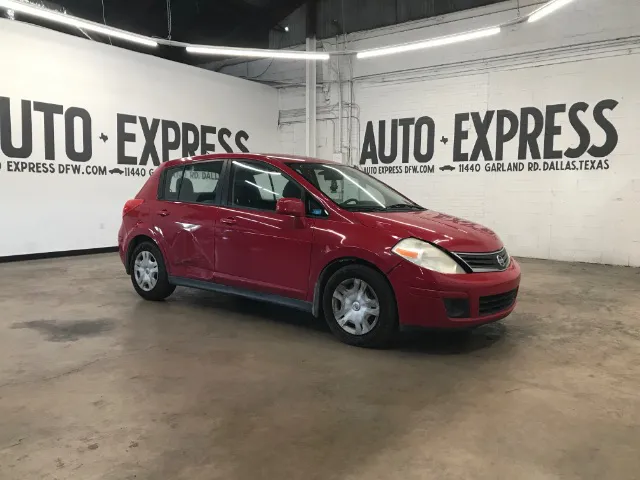 2011 Nissan Versa 1.8 S Auto's photo