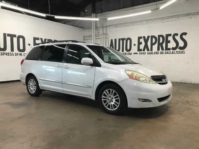 2008 Toyota Sienna XLE's photo