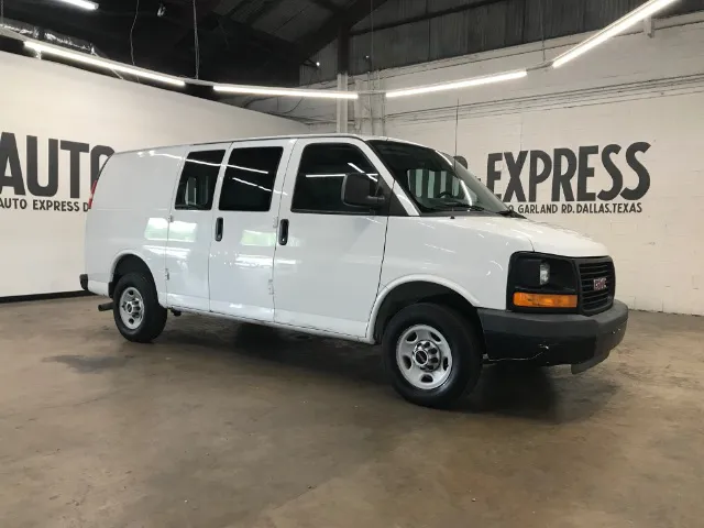 2015 GMC Savana 3500 Cargo Van's photo