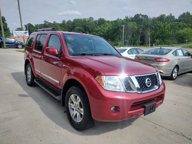 2011 Nissan Pathfinder LE