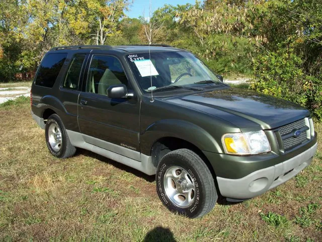 2001 Ford Explorer Sport's photo