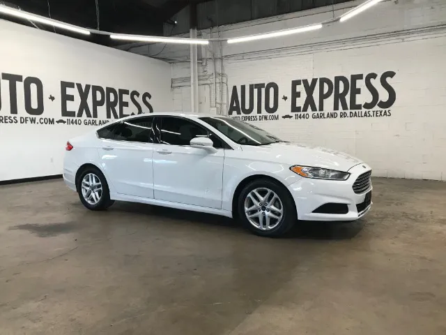 2015 Ford Fusion SE FWD's photo