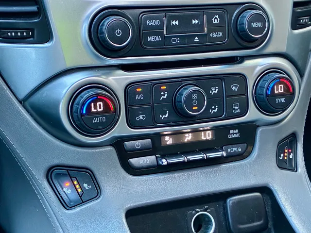2015 Chevrolet Suburban LT - Photo 32