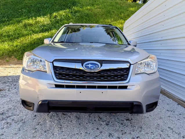 2014 Subaru Forester 2.5i photo 3