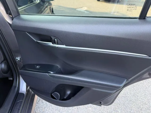 2020 Toyota Camry LE - Photo 28