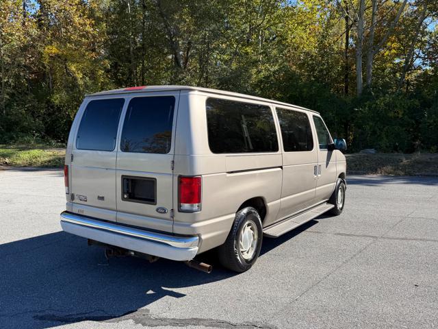2001 Ford Econoline Wagon E-150 XLT