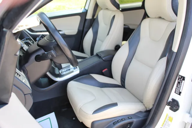 2012 Volvo XC60 T6 R-Design photo 17