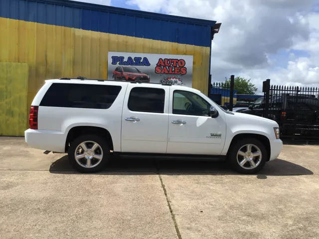 2013 Chevrolet Suburban LS - Photo 9