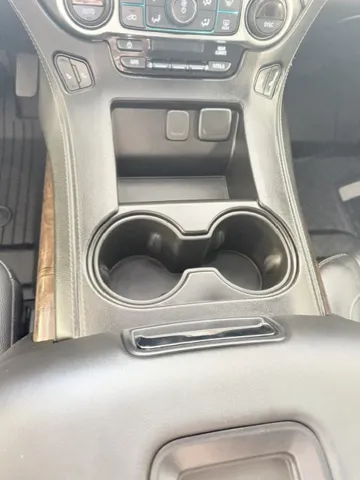 2019 Chevrolet Suburban LT - Photo 14