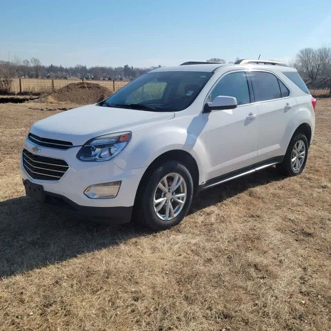2017 Chevrolet Equinox LT photo 4