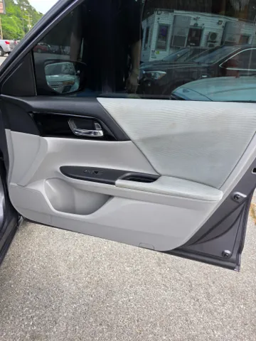 2017 Honda Accord LX - Photo 20