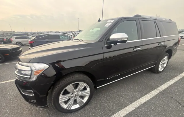2024 Ford Expedition MAX Platinum's photo