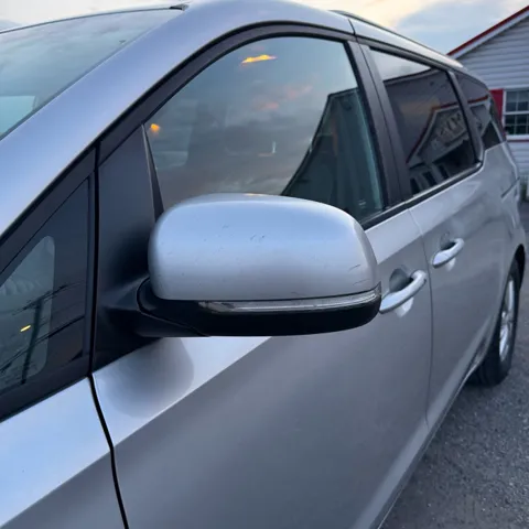 2017 Kia Sedona LX - Photo 11