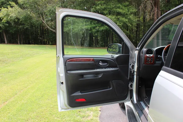 2008 GMC Envoy Denali - Photo 8
