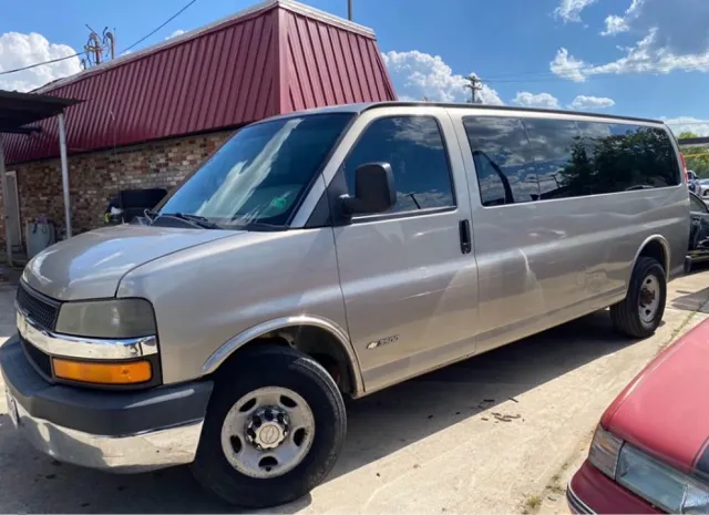 2004 Chevrolet Express Base