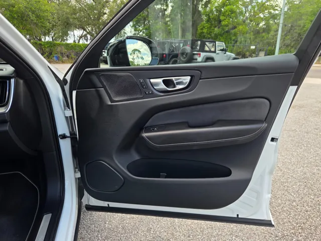 2020 Volvo XC60 R-Design - Photo 34