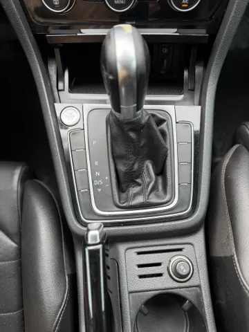 2017 Volkswagen Golf SportWagen 25