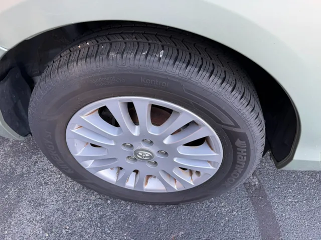 2010 Toyota Sienna XLE - Photo 16