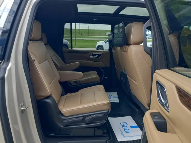 2021 Chevrolet Suburban Premier - Photo 20