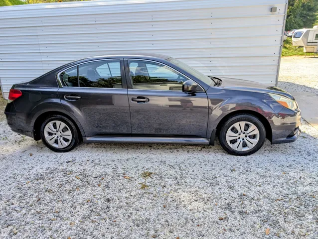 2013 Subaru Legacy 2.5i photo 2