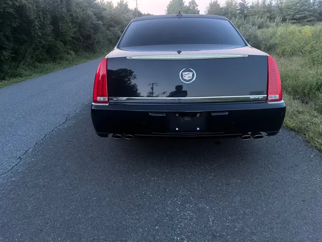 2011 Cadillac DTS Livery - Photo 6
