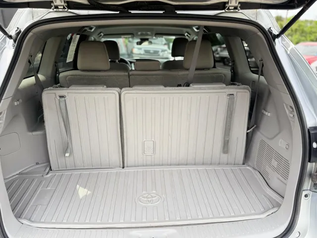 2017 Toyota Highlander LE - Photo 9