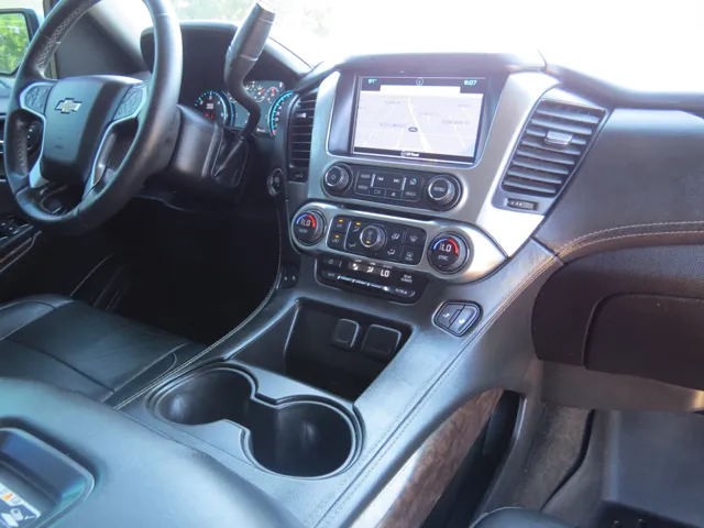 2017 Chevrolet Suburban LT photo 12