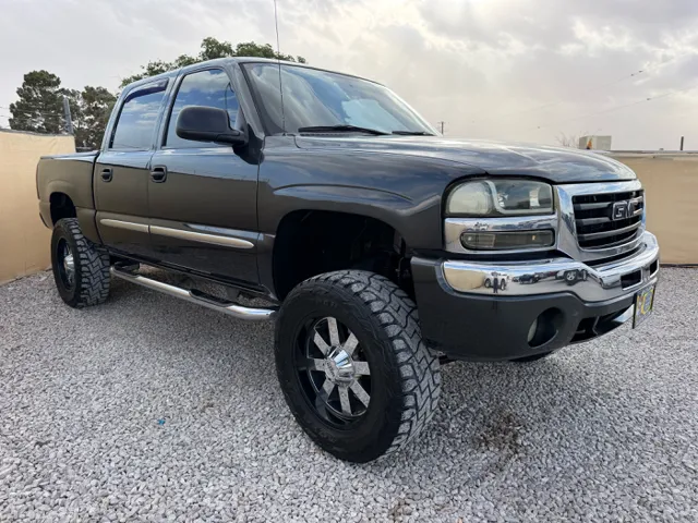 2005 GMC Sierra 4WD Crew Cab 6 1/2-ft SLE's photo