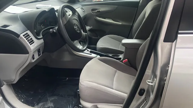 2011 Toyota Corolla LE - Photo 7