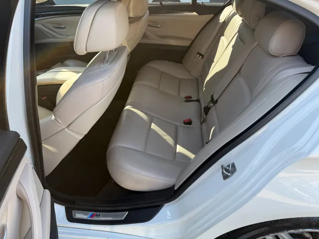 2012 BMW 5 Series 550i - Photo 32