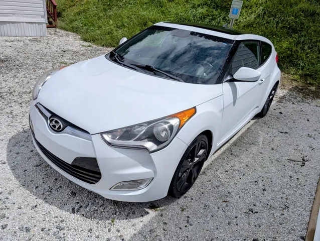 2017 Hyundai Veloster Value Edition photo 2