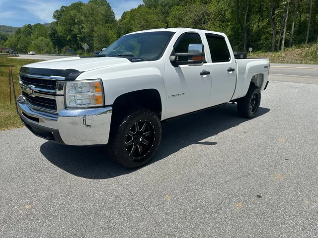 2009 Chevrolet Silverado HD 1LT 4WD Crew Cab SWB's photo