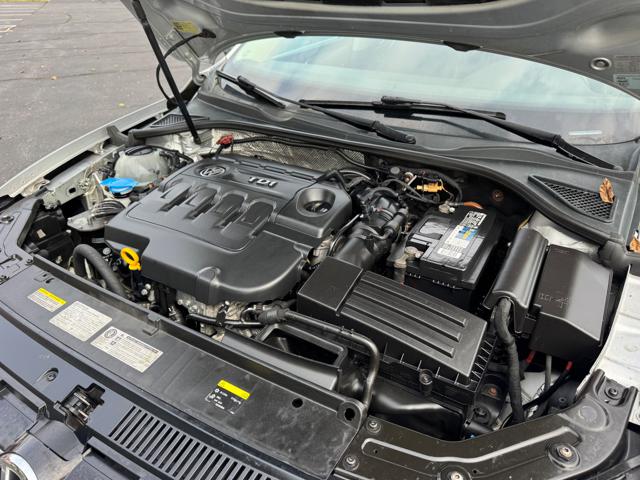 2015 Volkswagen Passat TDI SE 6M w/ Sunroof