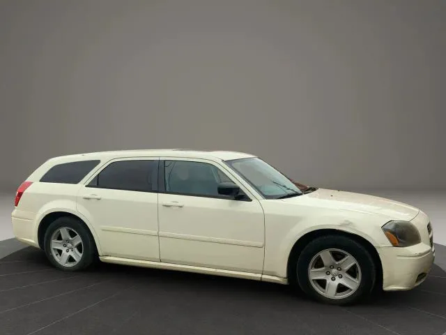 2005 Dodge Magnum SXT's photo