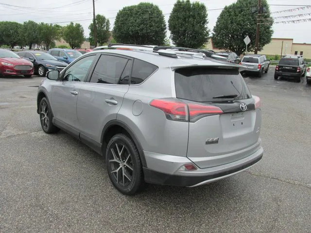 2016 Toyota RAV4 SE - Photo 6